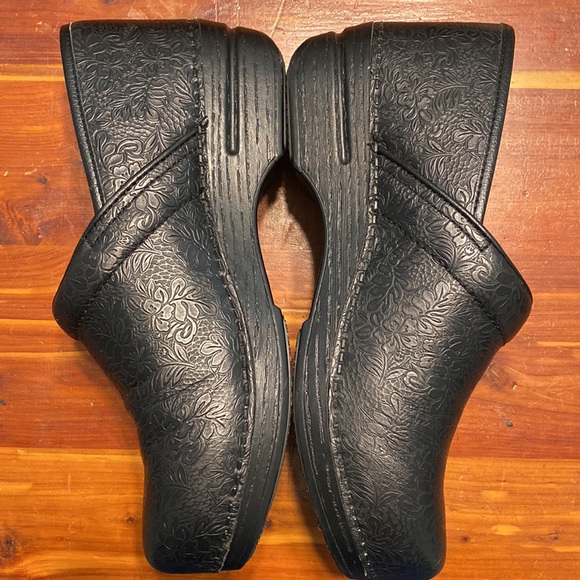 Dansko XP Tooled Black Leather - Picture 2 of 5